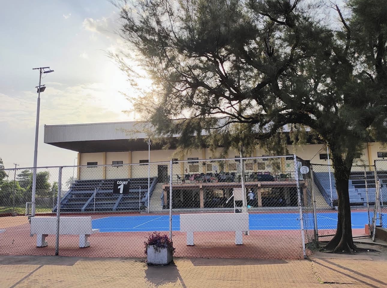 Monaliza Tennis Club seating